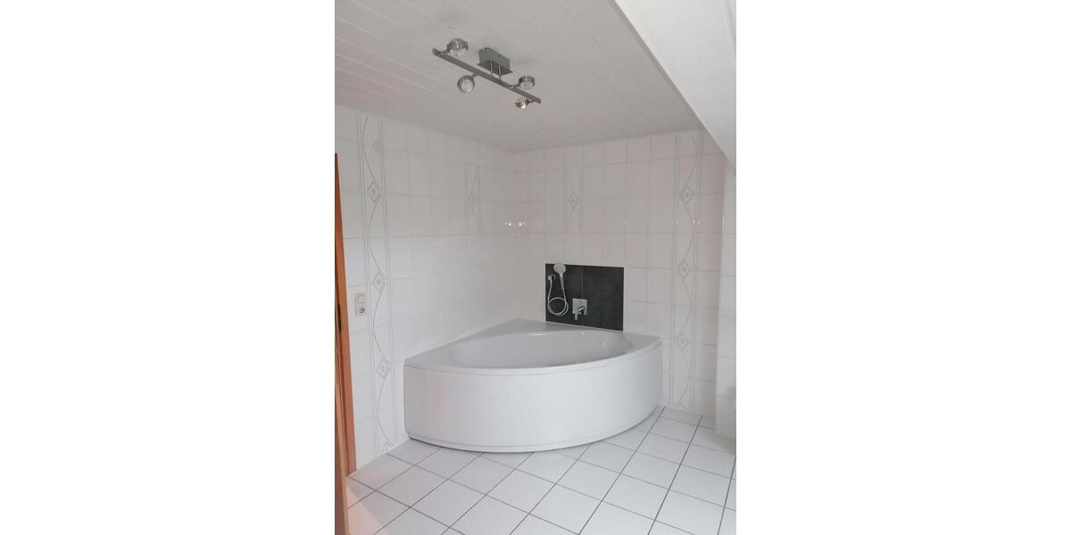 Dachgeschoßwohnung Hof Altstadt - 3 Zimmer, 100 m&sup2;, 590&euro; | Angebot:25978851