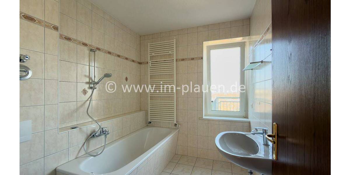 Etagenwohnung Plauen Reusa - 4 Zimmer, 102 m&sup2;, 590&euro; | Angebot:25741700