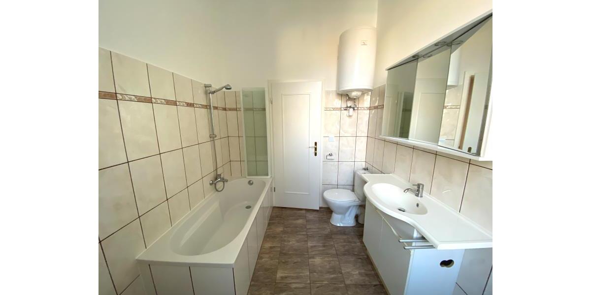 Etagenwohnung Plauen - 2 Zimmer, 63 m&sup2;, 375&euro; | Angebot:25055996