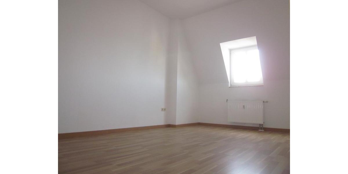 Dachgeschoßwohnung Plauen Bahnhofsvorstadt - 3 Zimmer, 81 m&sup2;, 379&euro; | Angebot:19935404