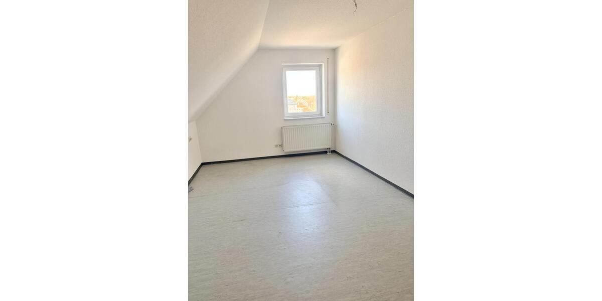 Dachgeschoßwohnung Bergen - 3.5 Zimmer, 98 m&sup2;, 450&euro; | Angebot:25855305