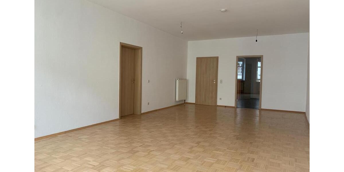 Etagenwohnung Hof Altstadt - 3 Zimmer, 127 m&sup2;, 850&euro; | Angebot:20834619