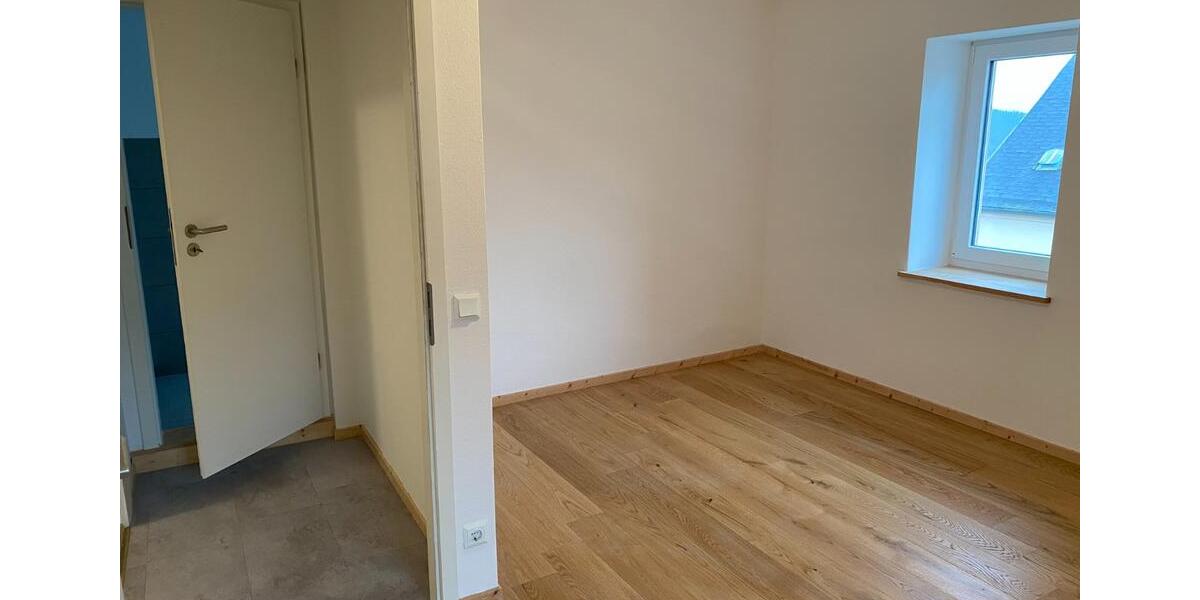 Etagenwohnung Greiz - 2 Zimmer, 67 m&sup2;, 300&euro; | Angebot:25840625