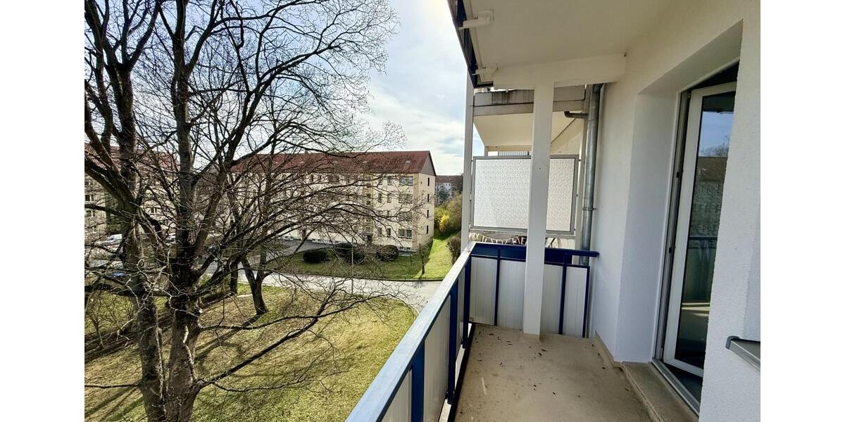 Etagenwohnung Plauen Bahnhofsvorstadt - 3 Zimmer, 57 m&sup2;, 300&euro; | Angebot:24847401