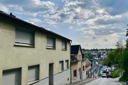 Haus Reichenbach - 6 Zimmer, 140 m&sup2;, 75.000&euro; | Angebot:25662881