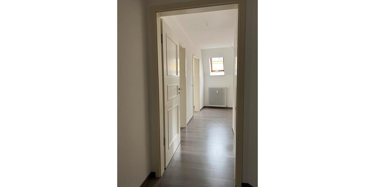 Dachgeschoßwohnung Plauen - 3 Zimmer, 94 m&sup2;, 550&euro; | Angebot:23509233