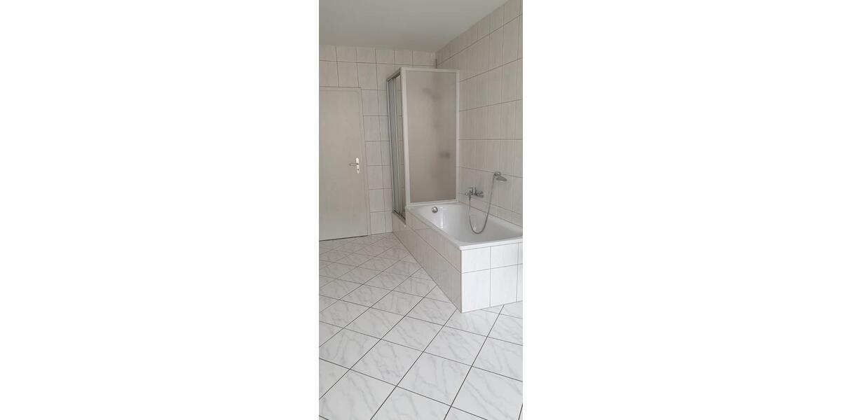 Etagenwohnung Plauen Bahnhofsvorstadt - 3 Zimmer, 97 m&sup2;, 520&euro; | Angebot:26041893