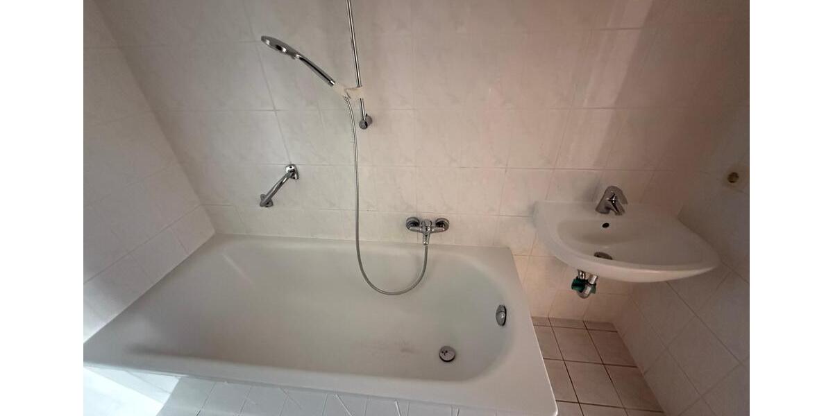 Etagenwohnung Reichenbach im Vogtland - 3 Zimmer, 57 m&sup2;, 285&euro; | Angebot:24836330