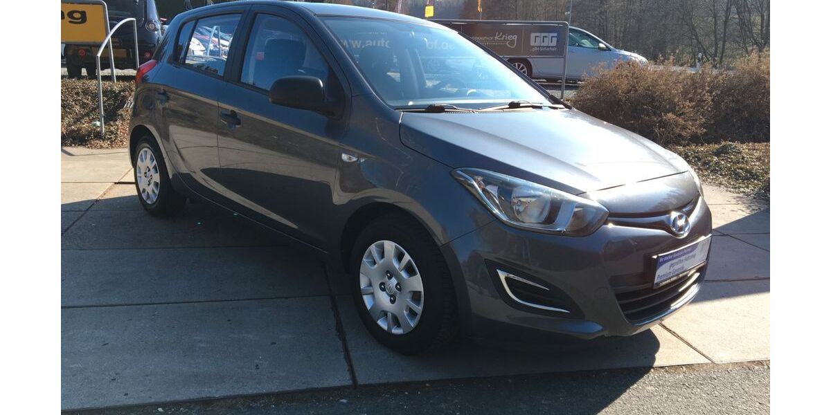 Hyundai i20 74.546 km 6.890 &euro; Neuensalz - Mechelgrün 08541