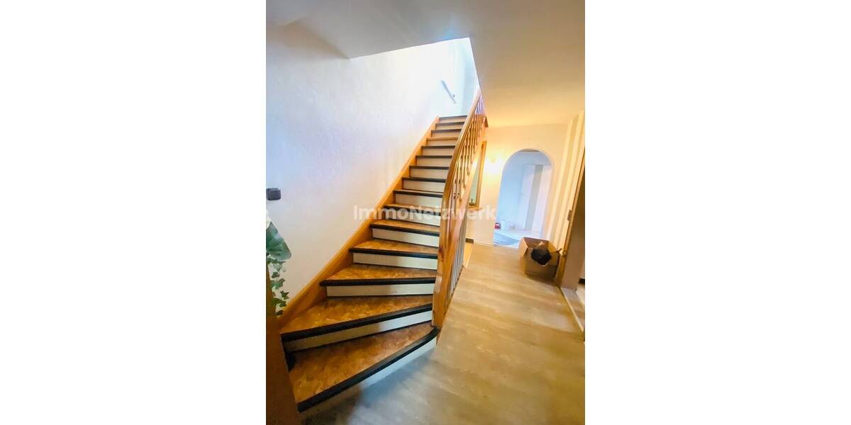 Einfamilienhaus Oberkotzau - 7 Zimmer, 215 m&sup2;, 115.000&euro; | Angebot:25714659