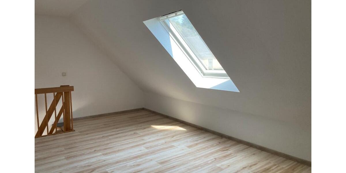 Etagenwohnung Reichenbach im Vogtland - 2.5 Zimmer, 69 m&sup2;, 380&euro; | Angebot:24610460