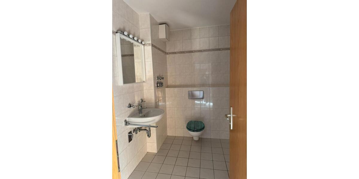 Etagenwohnung Reichenbach im Vogtland - 3 Zimmer, 83 m&sup2;, 465&euro; | Angebot:24571766