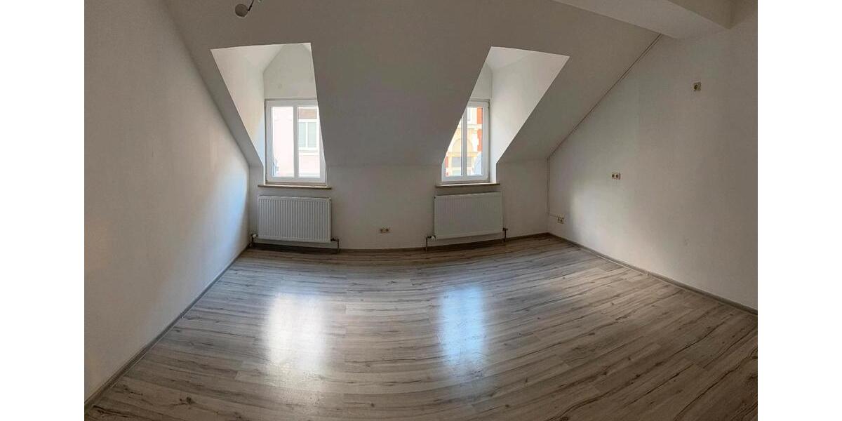 Dachgeschoßwohnung Plauen - 4 Zimmer, 120 m&sup2;, 940&euro; | Angebot:26048430