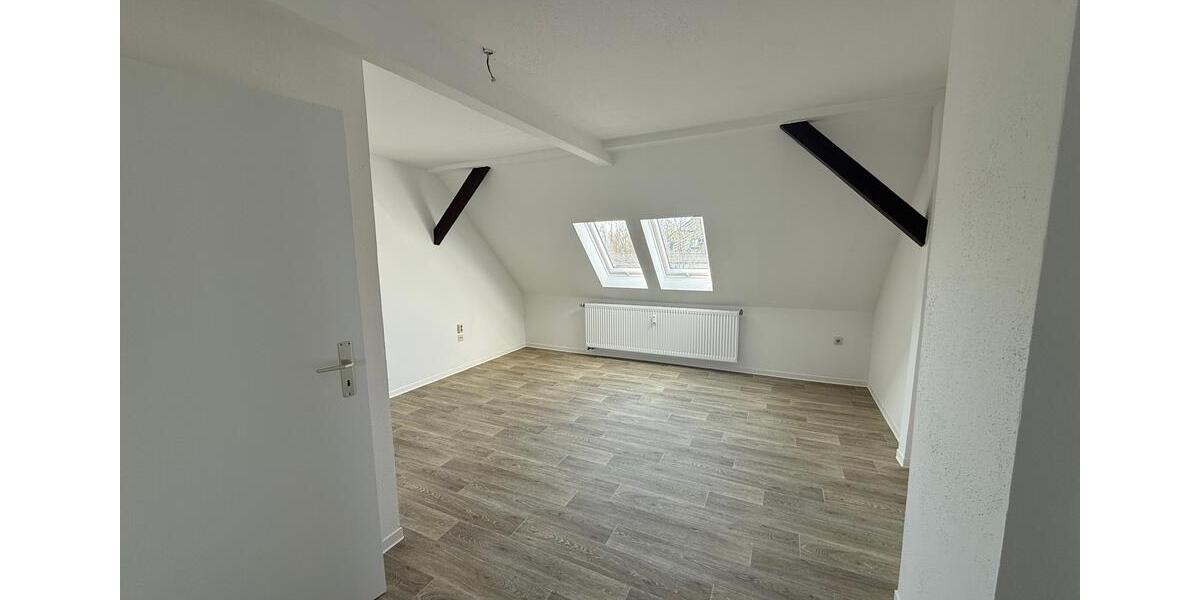 Dachgeschoßwohnung Plauen Altstadt - 1 Zimmer, 28 m&sup2;, 154&euro; | Angebot:25415884