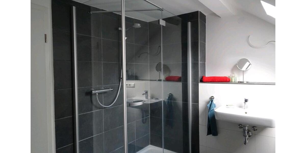 Dachgeschoßwohnung Hof Altstadt - 3 Zimmer, 118 m&sup2;, 660&euro; | Angebot:26038524