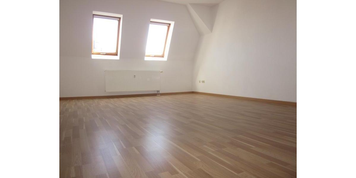 Dachgeschoßwohnung Plauen Bahnhofsvorstadt - 3 Zimmer, 81 m&sup2;, 379&euro; | Angebot:19935404