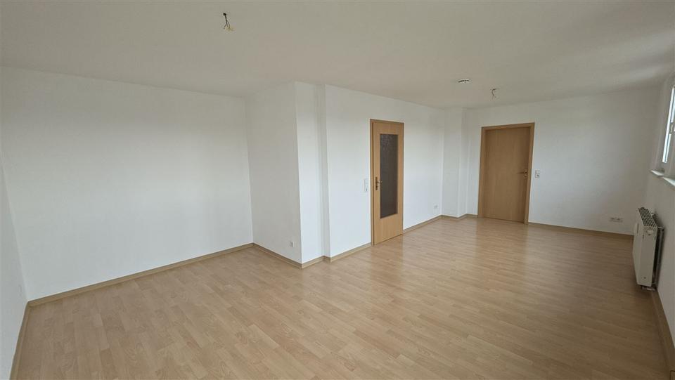Etagenwohnung Plauen - 2 Zimmer, 65 m&sup2;, 325&euro; | Angebot:25212824