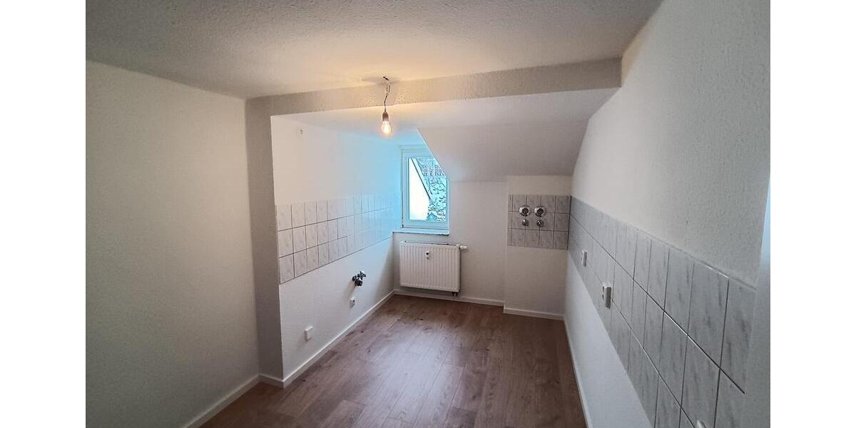 Dachgeschoßwohnung Reichenbach im Vogtland - 3 Zimmer, 74 m&sup2;, 450&euro; | Angebot:25219041