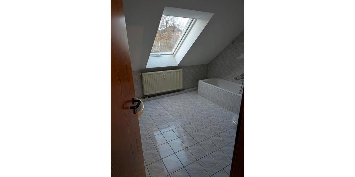 Dachgeschoßwohnung Köditz - 3 Zimmer, 89 m&sup2;, 270.000&euro; | Angebot:25098582