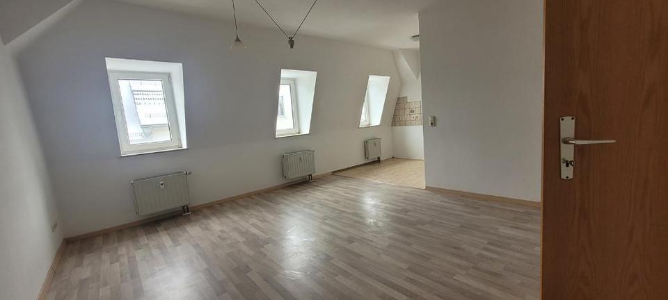Dachgeschoßwohnung Plauen Bahnhofsvorstadt - 1 Zimmer, 32 m&sup2;, 180&euro; | Angebot:25054413