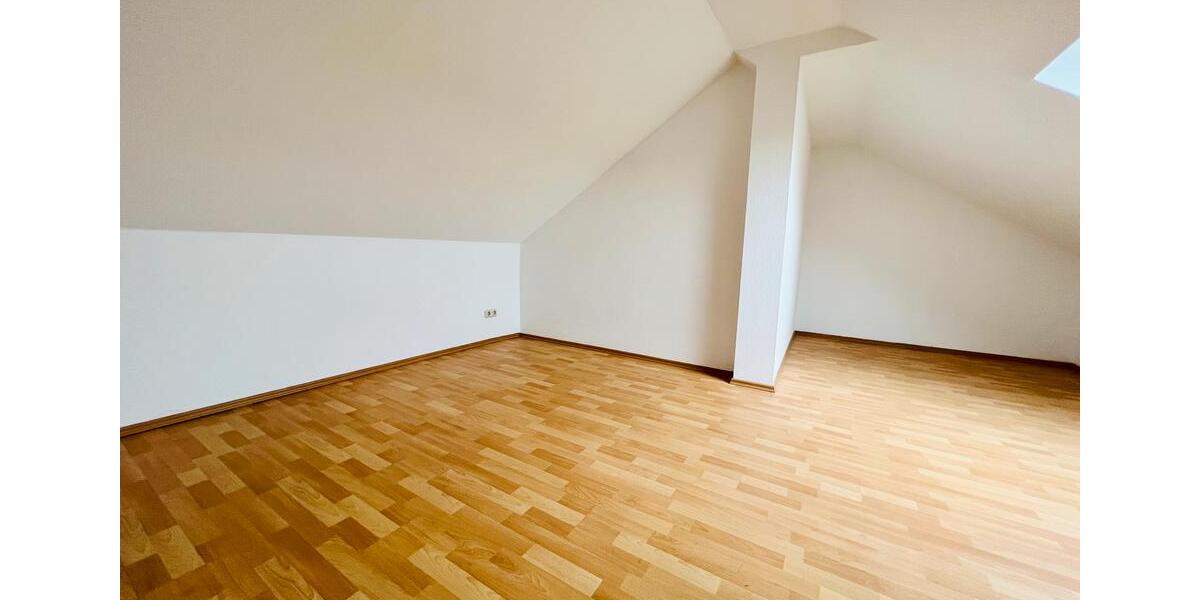 Dachgeschoßwohnung Adorf/Vogtland Vogtland - 3 Zimmer, 70 m&sup2;, 455&euro; | Angebot:24875890