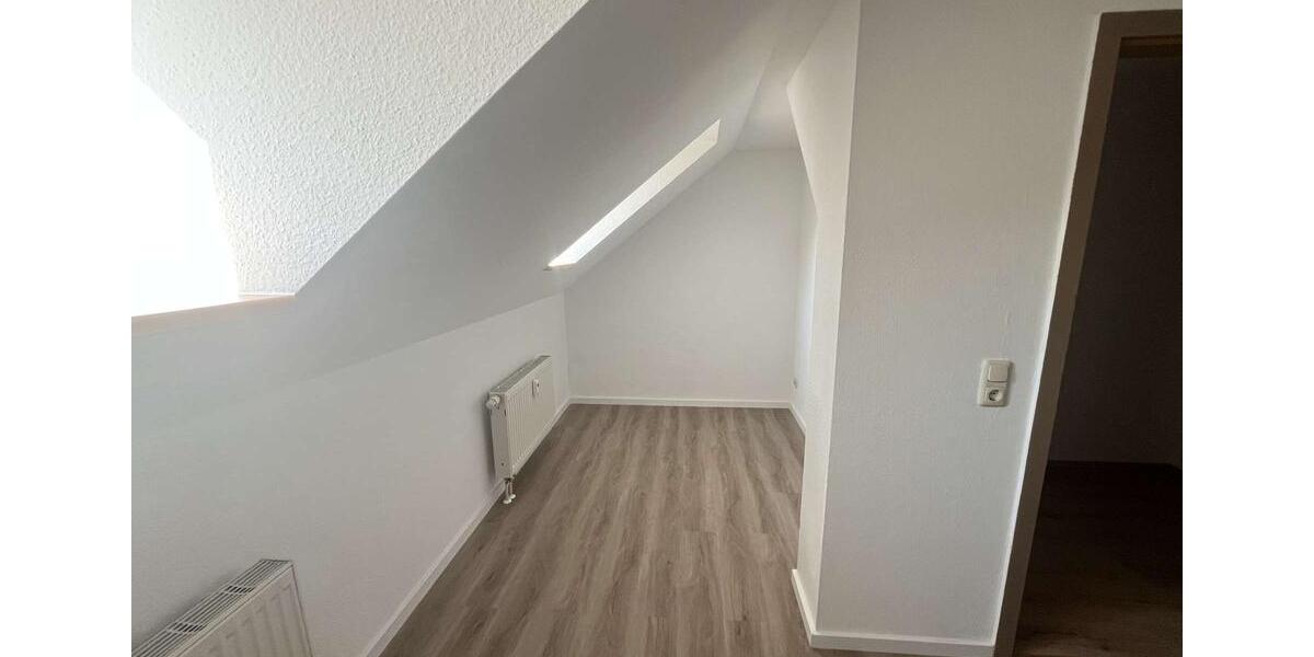Dachgeschoßwohnung Reichenbach im Vogtland - 4 Zimmer, 77 m&sup2;, 380&euro; | Angebot:26168702