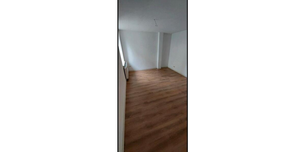 Erdgeschoßwohnung Klingenthal - 4 Zimmer, 150 m&sup2;, 900&euro; | Angebot:25304227