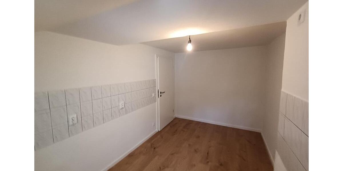 Dachgeschoßwohnung Reichenbach im Vogtland - 3 Zimmer, 74 m&sup2;, 450&euro; | Angebot:25219041