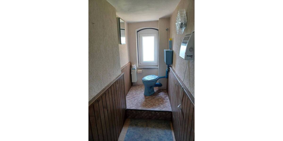 Doppelhaushälfte Pausa - 7 Zimmer, 185 m&sup2;, 65.000&euro; | Angebot:25741449