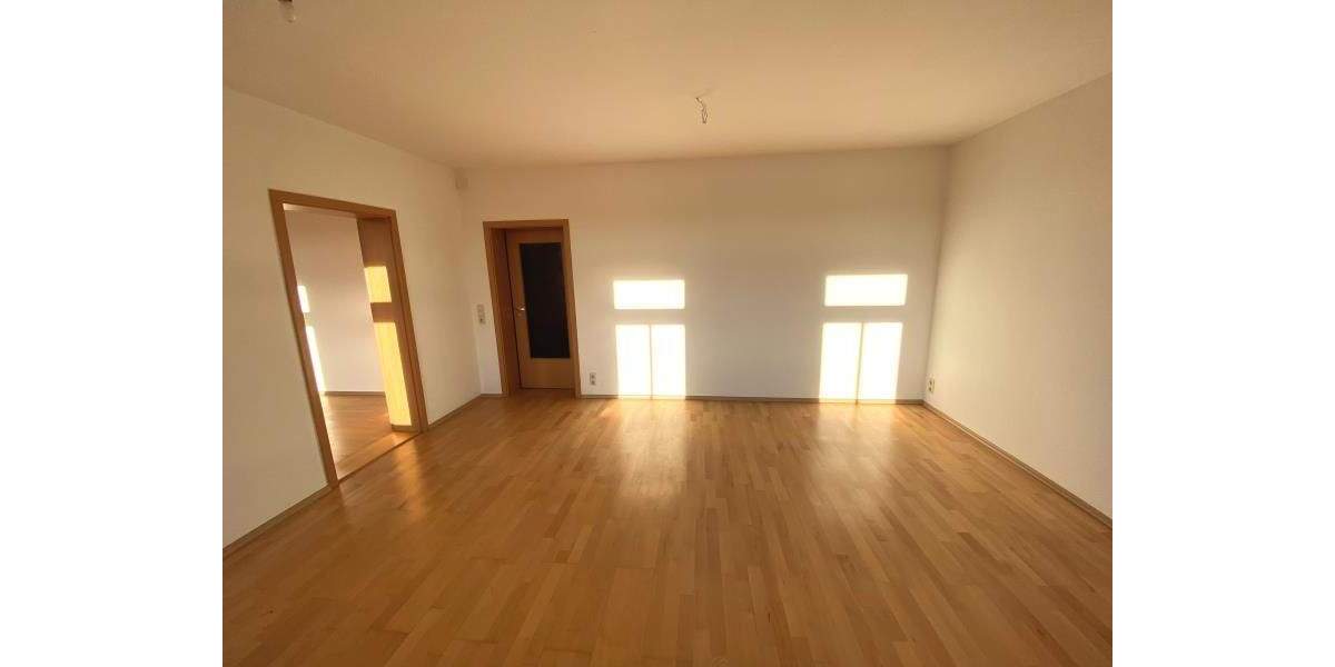 Etagenwohnung Plauen Ostvorstadt - 2 Zimmer, 74 m&sup2;, 370&euro; | Angebot:25776512