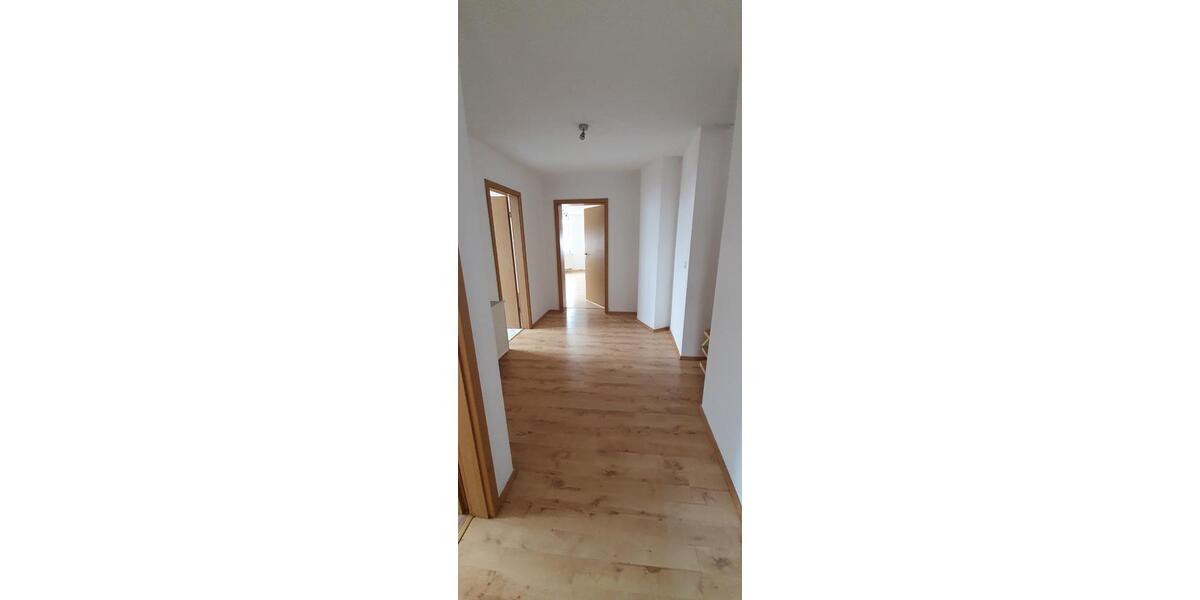Etagenwohnung Ellefeld - 3 Zimmer, 80 m&sup2;, 375&euro; | Angebot:24980591
