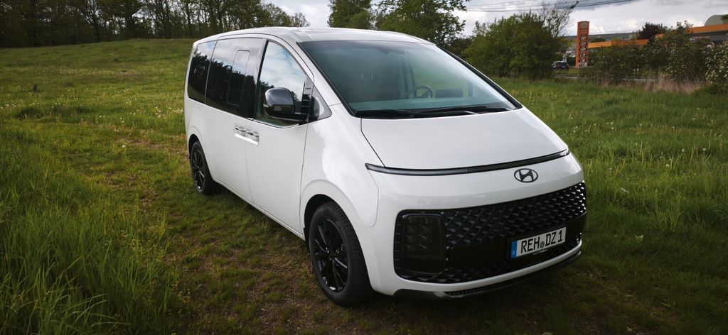 Hyundai STARIA 11.565 km 47.690 &euro; Rehau 95111