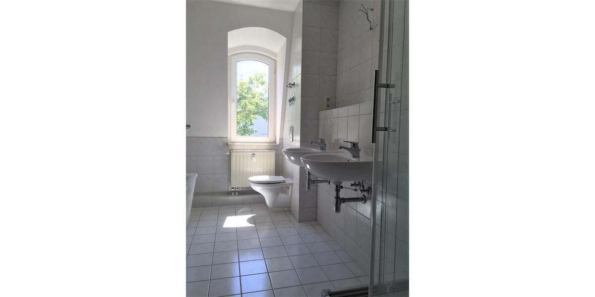 Dachgeschoßwohnung Plauen - 3 Zimmer, 73 m&sup2;, 399&euro; | Angebot:23803235
