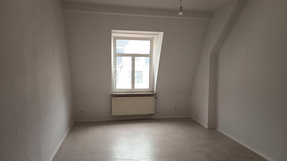 Dachgeschoßwohnung Plauen - 4 Zimmer, 94 m&sup2;, 41.000&euro; | Angebot:26125515