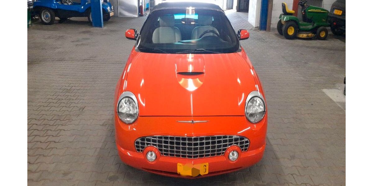 Ford Thunderbird 109.801 km 17.640 &euro; Bergen op Zoom 04622