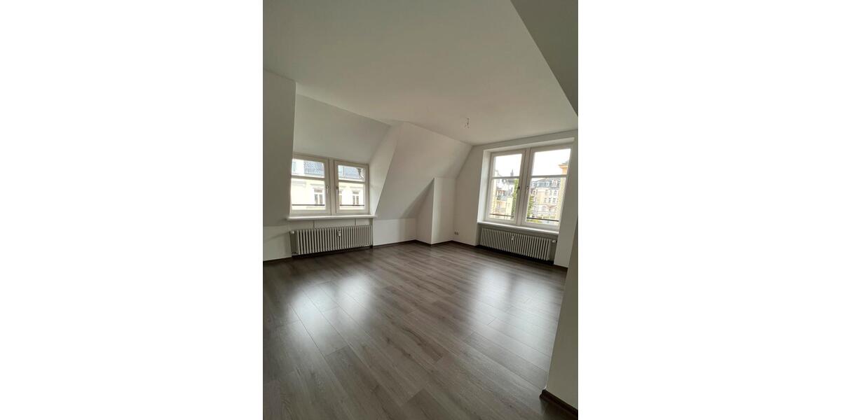Dachgeschoßwohnung Plauen - 3 Zimmer, 94 m&sup2;, 550&euro; | Angebot:23509233