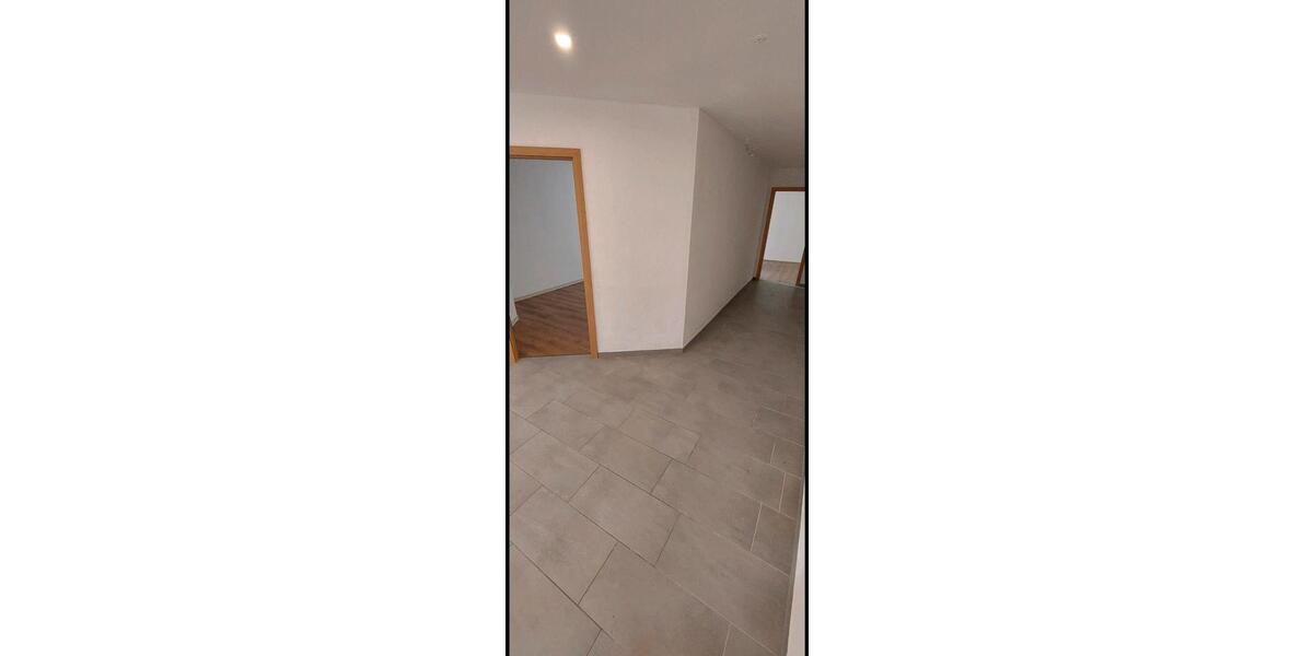 Erdgeschoßwohnung Klingenthal - 4 Zimmer, 150 m&sup2;, 900&euro; | Angebot:25304227