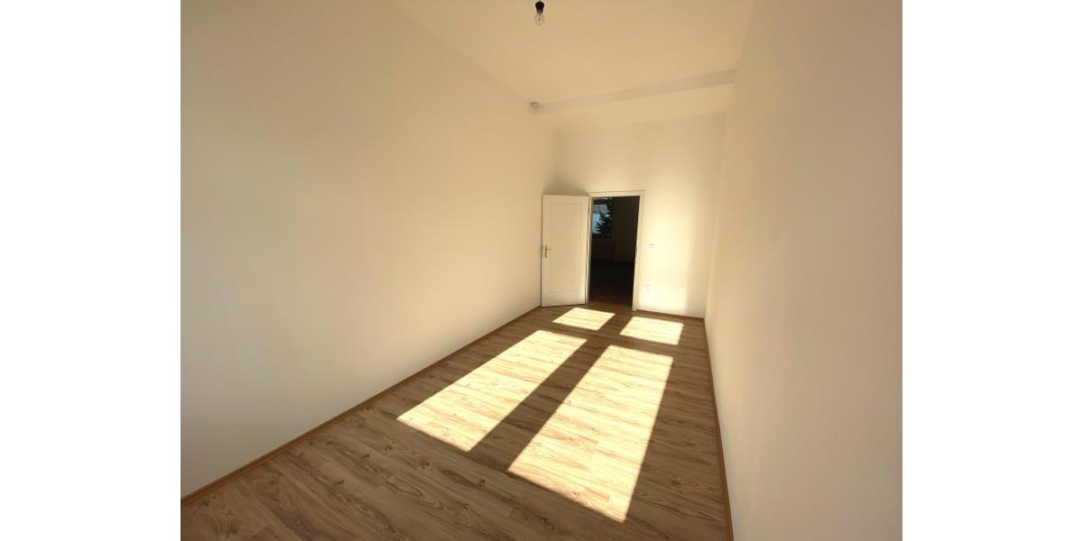 Etagenwohnung Plauen - 2 Zimmer, 63 m&sup2;, 375&euro; | Angebot:25055996