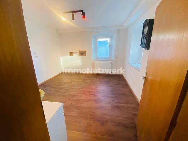 Einfamilienhaus Oberkotzau - 7 Zimmer, 215 m&sup2;, 140.000&euro; | Angebot:25714659