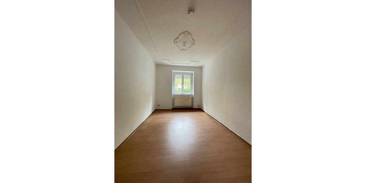 Etagenwohnung Plauen Stadtmitte - 3 Zimmer, 63 m&sup2;, 300&euro; | Angebot:25674922