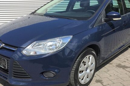 Ford Focus 141.222 km 2.990 &euro; Plauen 08527