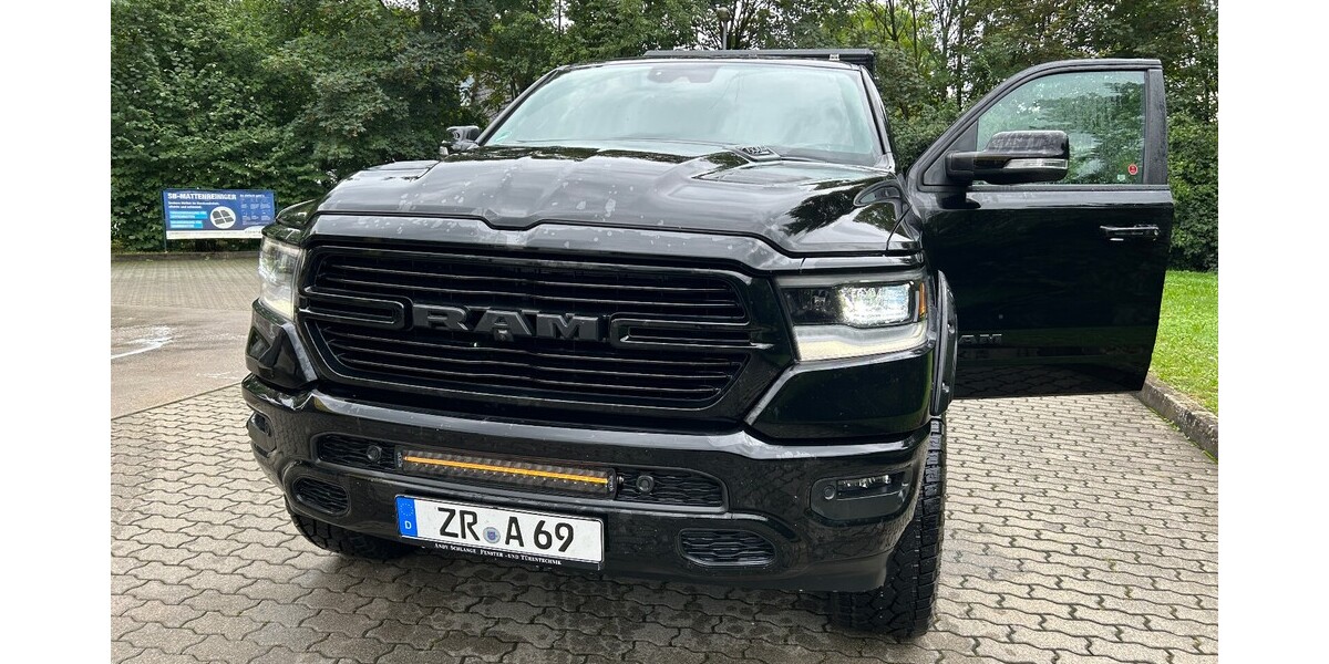 Dodge Ram 1500 Crew Cab Pick-up 57.500 km 73.500 &euro; Greiz 07973