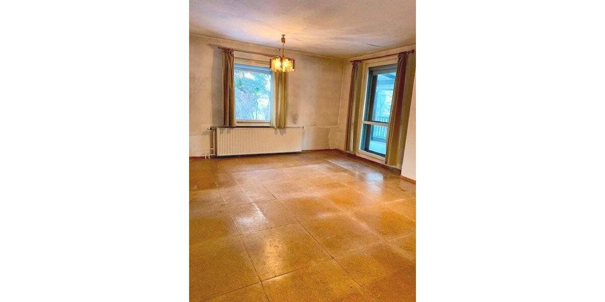 Einfamilienhaus Lengenfeld - 4 Zimmer, 122 m&sup2;, 85.000&euro; | Angebot:25799464