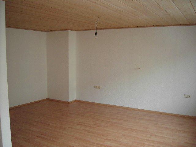 Dachgeschoßwohnung Hof Altstadt - 3 Zimmer, 100 m&sup2;, 590&euro; | Angebot:25978851