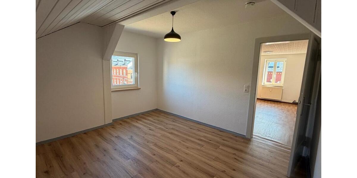 Dachgeschoßwohnung Schöneck/Vogtland Vogtland - 2 Zimmer, 51 m&sup2;, 275&euro; | Angebot:26023065