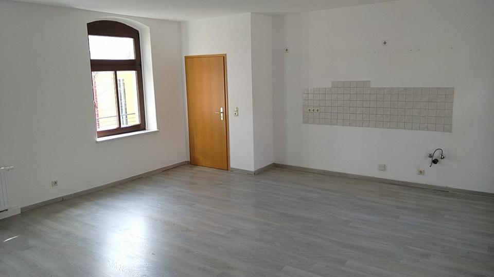 Etagenwohnung Reichenbach im Vogtland - 2 Zimmer, 66 m&sup2;, 300&euro; | Angebot:24813984