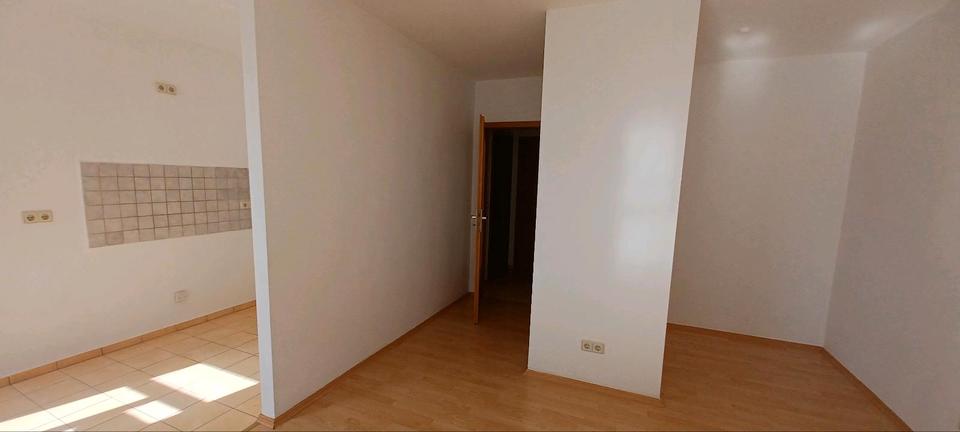Etagenwohnung Reichenbach im Vogtland - 1 Zimmer, 280&euro; | Angebot:23003095