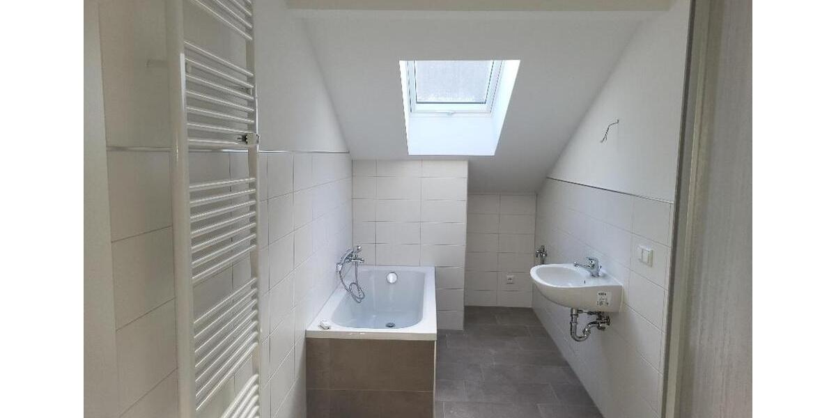 Dachgeschoßwohnung Greiz - 4 Zimmer, 107 m&sup2;, 805&euro; | Angebot:25146416