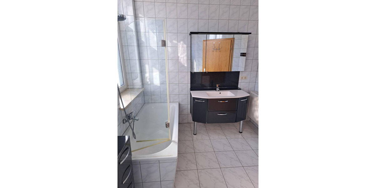 Etagenwohnung Bad Elster Bärenloh - 3 Zimmer, 76 m&sup2;, 93.000&euro; | Angebot:26073577