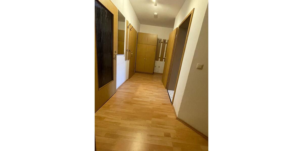 Etagenwohnung Plauen - 3 Zimmer, 65 m&sup2;, 390&euro; | Angebot:23582828